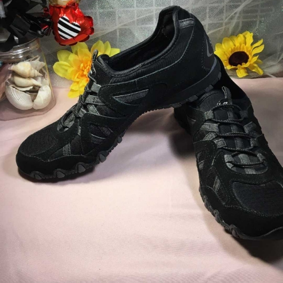 Skechers Shoes - ❤️Sketchers black suede slip on tennis shoes